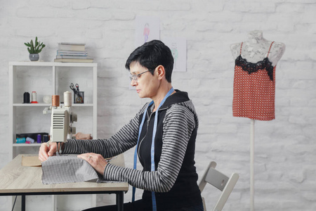 服装 商业 流行的 工作 机器 裁缝 工人 女人 职业 制造业
