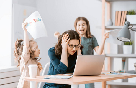 工作 个人电脑 网状物 儿童 办公室 成功 时间 女人 强调