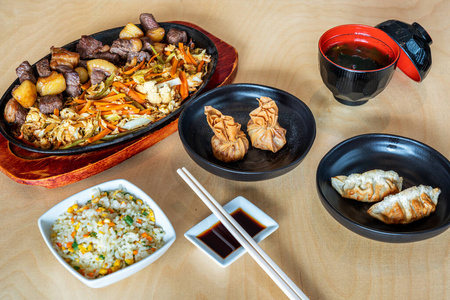 菜单 桌子 大米 餐厅 洋葱 饮食 盘子 猪肉 蔬菜 文化