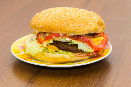餐厅 烤的 盘子 芝麻 洋葱 小吃 自制 番茄 牛肉 汉堡