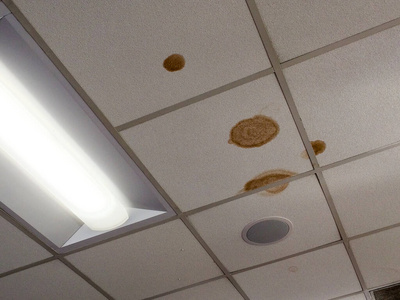 天花板上有水渍图片