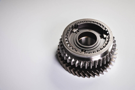 闪亮的齿轮箱轮齿照片