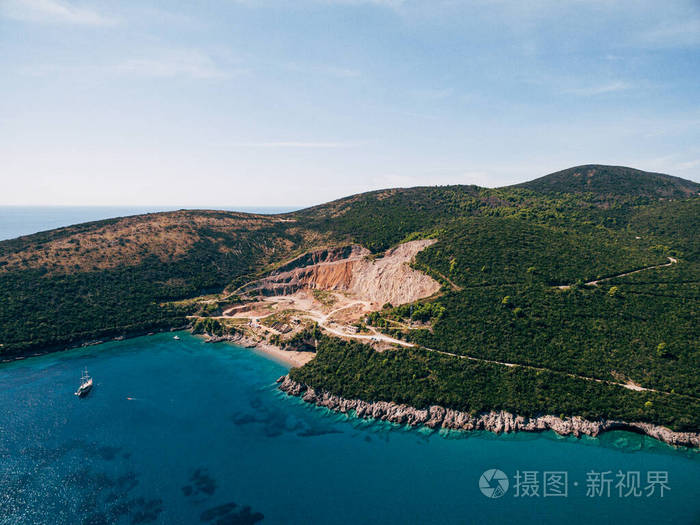采石场黑山卢斯蒂卡半岛海边的采石场地形形成在亚得里亚海沿岸为建造