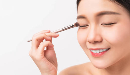 化妆 皮肤 艺术家 光泽 应用 眼睛 健康 照顾 女人 面对