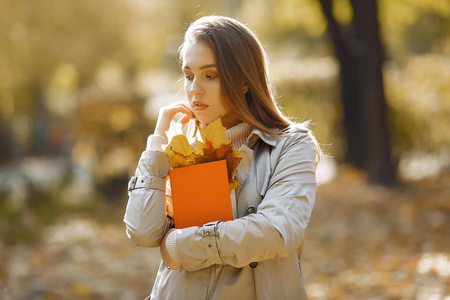 Elegant and stylish girl in a autumn park