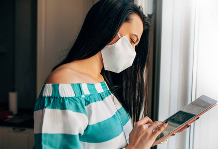 女人 通信 在线 医学 大流行 流感 计算机 面具 呼吸系统