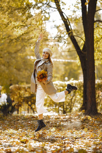 Elegant and stylish girl in a autumn park