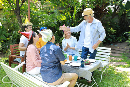 夏天 食物 夫妇 母亲 在一起 多民族 早餐 女孩 小孩