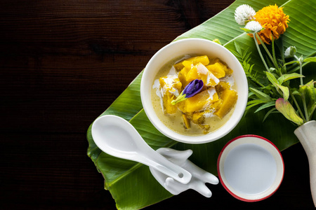 热的 草本植物 自制 美食家 健康 美味的 泰国 烹饪 开胃菜