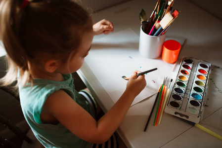 艺术 蹒跚学步的孩子 游戏 乐趣 创造力 教育 学校 家庭