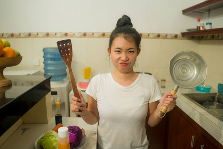 房子 过度工作 肖像 家务 家庭 强调 韩国人 情感 女人