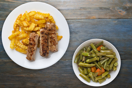 晚餐 盘子 薯条 腌料 吸烟 香料 脂肪 油炸 烹饪 羔羊