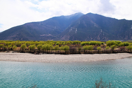 夏天 旅游业 反射 山谷 旅行 自然 天空 领域 全景图