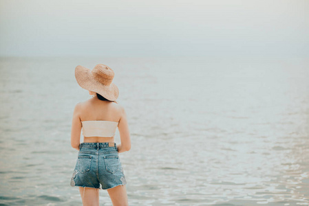 女孩 绿松石 美女 旅行 稻草 海事 美丽的 连衣裙 太阳