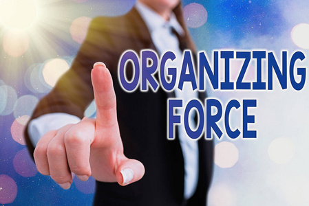 商业照片展示的是联合实力集团做某些动作.照片