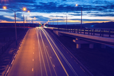 高速公路 风景 市中心 汽车 黄昏 美丽的 开车 公共汽车