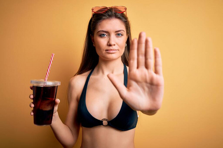 控制 签名 白种人 饮料 可乐 危险 拒绝 手势 玻璃 保护