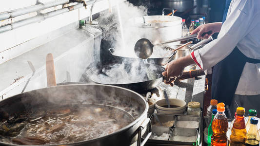 燃烧 火焰 烹调 特写镜头 烤箱 炒锅 平底锅 美食家 食物