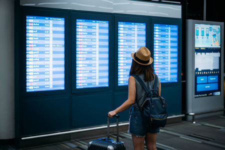 旅行者 大门 空气 目的地 机场 成人 飞机 旅行 到达