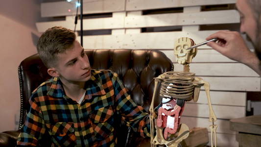 小男孩解剖图片