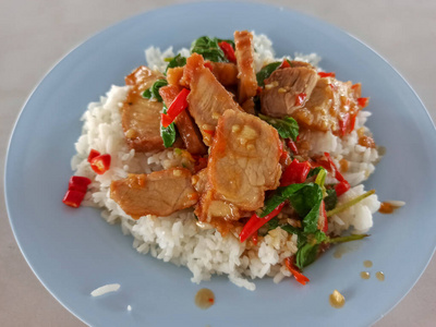 泰国 树叶 油炸 食物 烹饪 脆的 猪肉 大米 辣椒 好吃