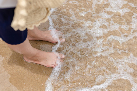 运动 海岸 女人 闲暇 海洋 夏天 海滩 海滨 沿着 美丽的