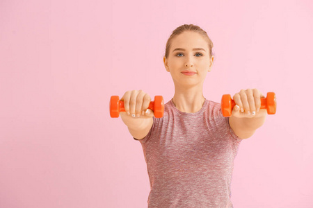 健身房 建筑 运动员 照顾 训练 运动 白种人 粉红色 颜色
