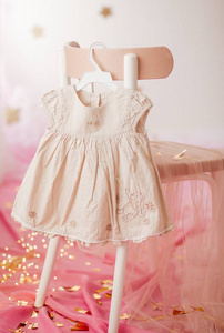 美女 连衣裙 颜色 时尚 美丽的 优雅 出生 材料 小孩