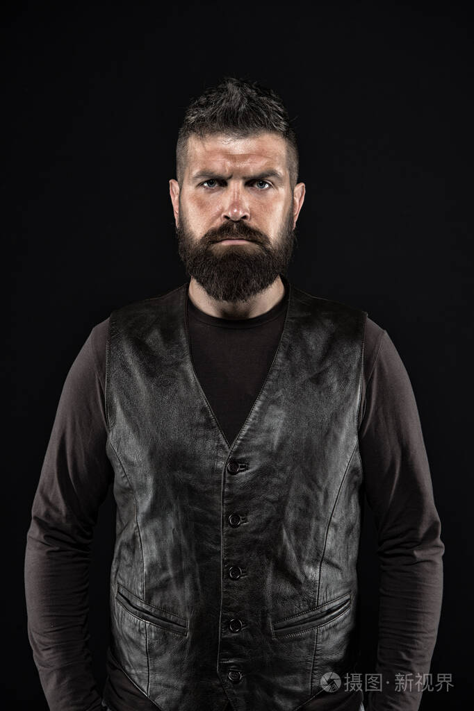 照片 严格成熟的脸.面部毛发.男性面孔.英俊的脸.时尚模特.