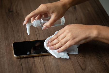 消毒手机图片
