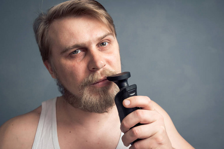 刮胡子的头像图片-刮胡子的头像素材-刮胡子的头像插画-摄图新视界