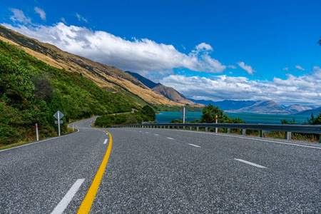 夏天 风景 岩石 公路 自然 沥青 山谷 天空 旅游业 小山