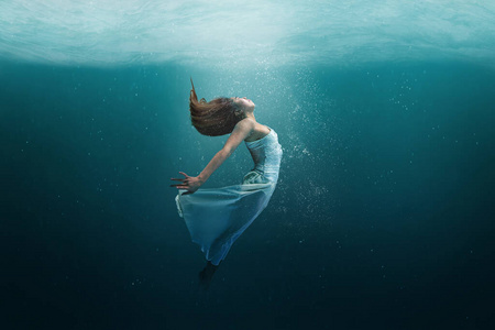 海洋苗条美人鱼图片