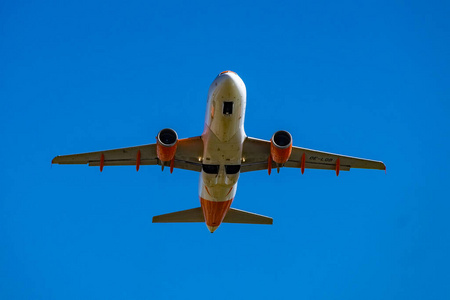 起飞 旅游业 航空 客机 乘客 航空公司 运输 西班牙 日落