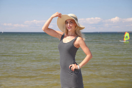 健康 自然 夏天 连衣裙 海洋 旅行 白种人 女孩 日落