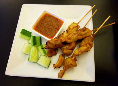 盘子 烹饪 黄瓜 烤的 食物 午餐 美味的 美食家 沙爹