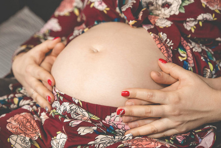 怀孕 触摸 胎儿 女孩 母亲 期望 幸福 腹部 家庭 身体