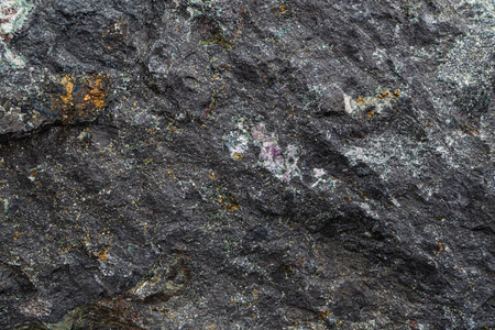 磁铁矿结构特写。含磁铁矿黄铁矿方解石菱镁矿尖晶石萤石。