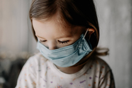 肖像 空气 女孩 保护 面具 冠状病毒 流感 武汉 欧洲