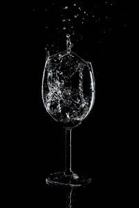 行动 气泡 酒精 运动 液滴 玻璃 泼洒 液体 飞溅 饮料