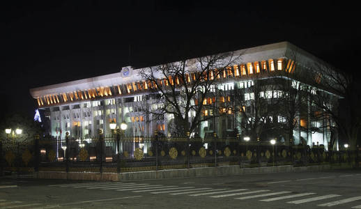 冬天 旅行者 吉尔吉斯 陈列室 吸引 议会 街道 场景 建筑学