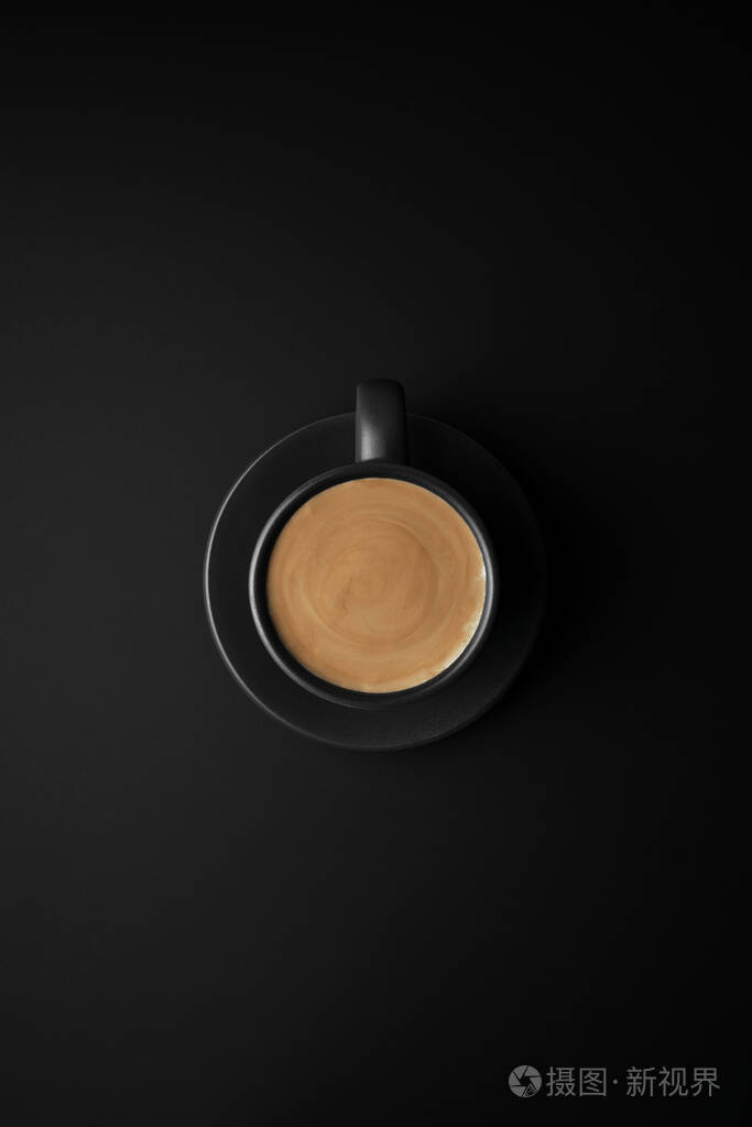 黑杯黑碟黑咖啡
