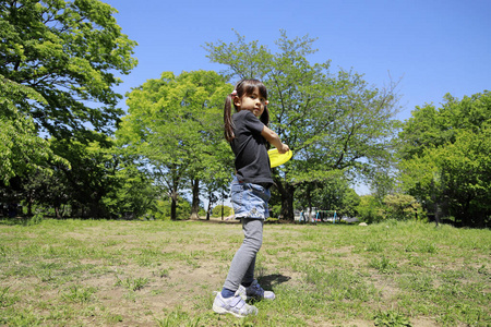 抛掷 日本人 幼儿园 人类 蓝天 小孩 操场 公园 领域