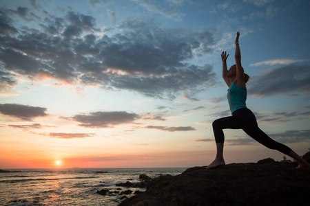 海洋 运动 介意 平衡 海滩 瑜伽 日落 冥想 体位 假期