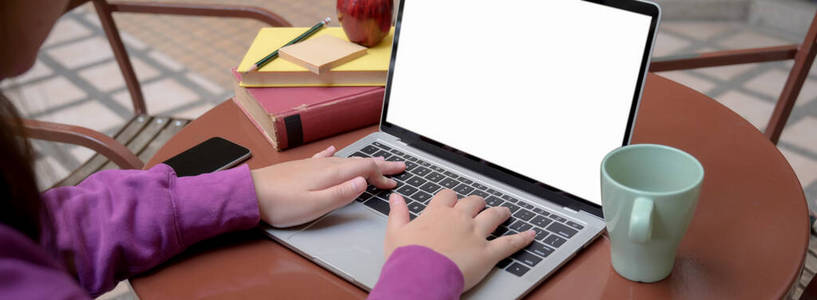 商业 工作 通信 在线 笔记本电脑 杯子 女人 笔记本 技术