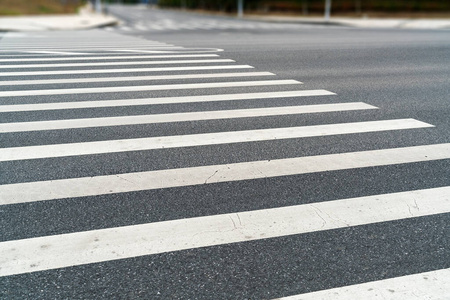 交通 公路 沥青 人行横道 运输 走道 安全 街道 行人