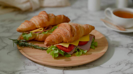 汉堡 汉堡包 餐厅 开胃菜 番茄 早午餐 早餐 晚餐 牛角面包