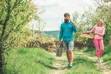 狗在一个农夫的形象, 一个园艺, 一个花卉种植者.