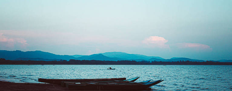 季节 旅行 美丽的 娱乐 海岸 颜色 日落 海洋 风景 划船