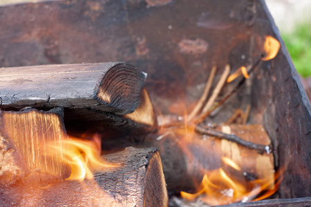 营地 熔炉 火焰 烧烤 发光 燃烧 能量 火花 烤架 篝火